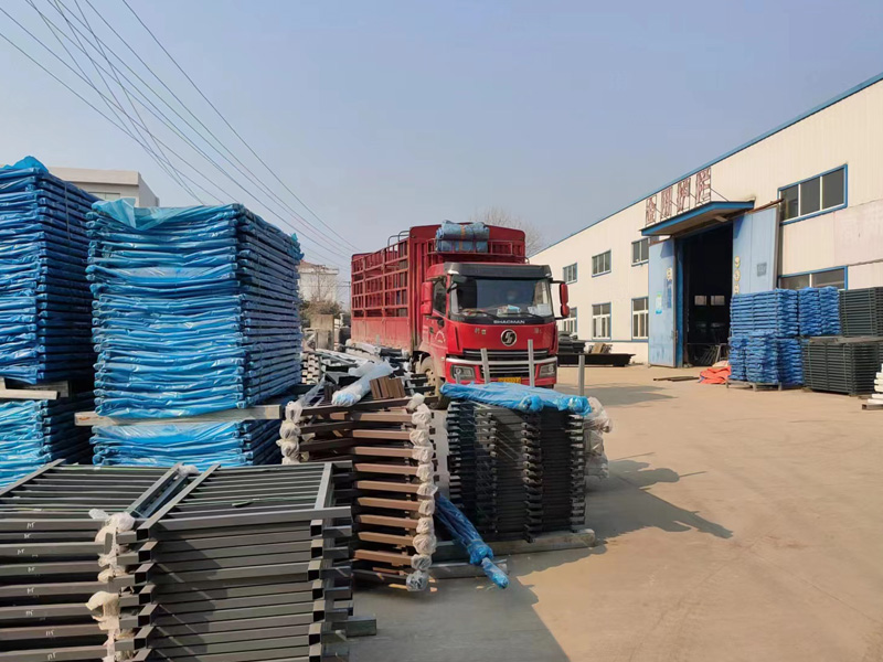 金用護欄2022年12月28日鋅鋼百葉窗裝車發貨！