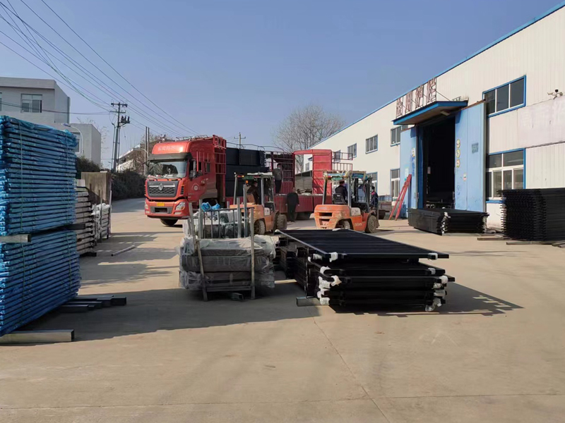 金用護欄2023年1月7日鋅鋼圍墻護欄裝車發貨! 金用護欄2023年1月7日鋅鋼圍墻護欄裝車發貨!