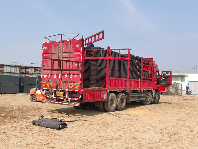 金用護欄2023年3月2日鋅鋼飄窗欄桿裝車發貨! 金用護欄2023年3月2日鋅鋼飄窗欄桿裝車發貨!