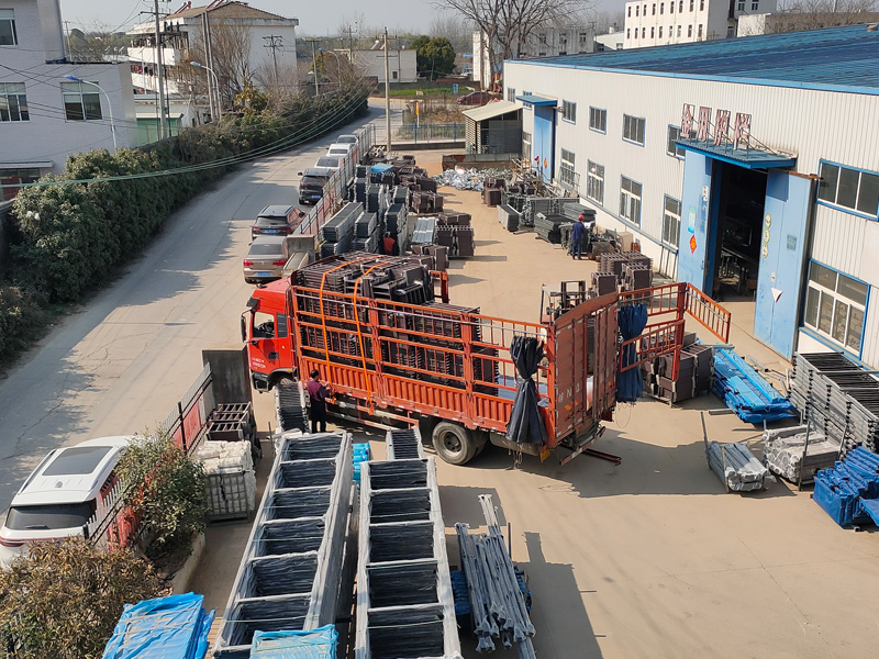 金用護欄2023年3月7日鋅鋼空調欄桿裝車發貨！