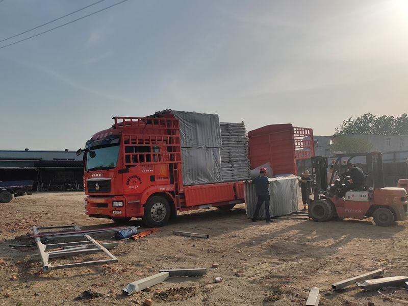 金用護(hù)欄2023年4月17日鋅鋼陽(yáng)臺(tái)護(hù)窗欄桿裝車發(fā)貨! 金用護(hù)欄2023年4月17日鋅鋼陽(yáng)臺(tái)護(hù)窗欄桿裝車發(fā)貨!