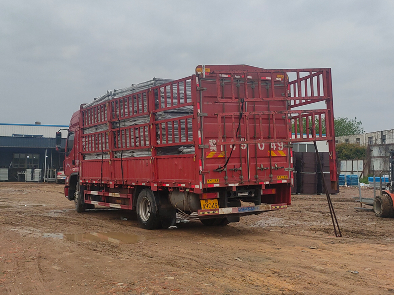 金用護欄2023年4月24日鋅鋼陽臺護欄裝車發貨! 金用護欄2023年4月24日鋅鋼陽臺護欄裝車發貨!