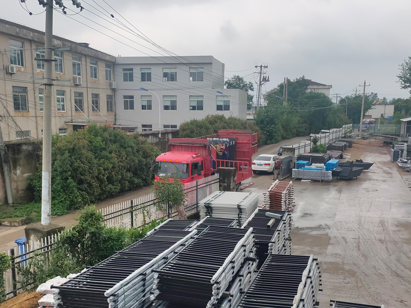 2023年6月5日鋅鋼圍墻護(hù)欄裝車發(fā)貨! 2023年6月5日鋅鋼圍墻護(hù)欄裝車發(fā)貨!