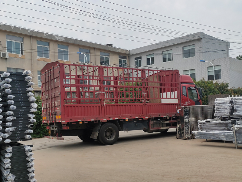 2023年6月13日鋅鋼飄窗欄桿裝車發貨！