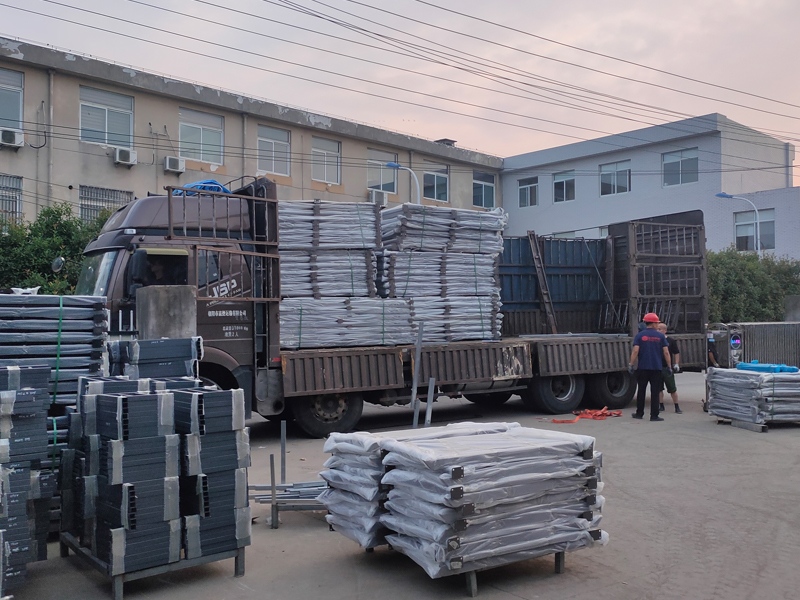 2023年6月15日鋅鋼護(hù)窗欄桿裝車(chē)發(fā)貨! 2023年6月15日鋅鋼護(hù)窗欄桿裝車(chē)發(fā)貨!