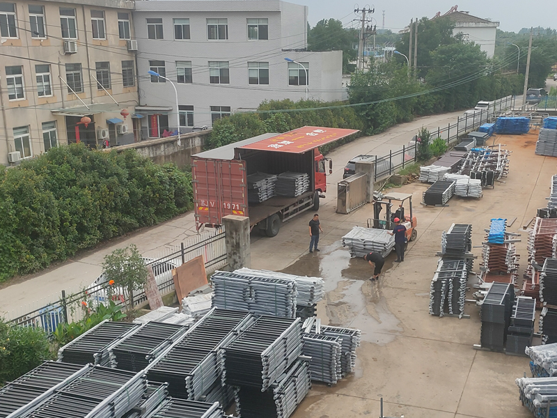 2023年6月25日鋅鋼陽臺欄桿裝車發(fā)貨！