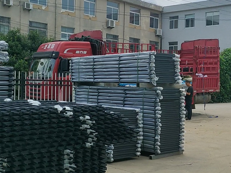 2023年7月25日鋅鋼玻璃護欄裝車發貨! 2023年7月25日鋅鋼玻璃護欄裝車發貨!