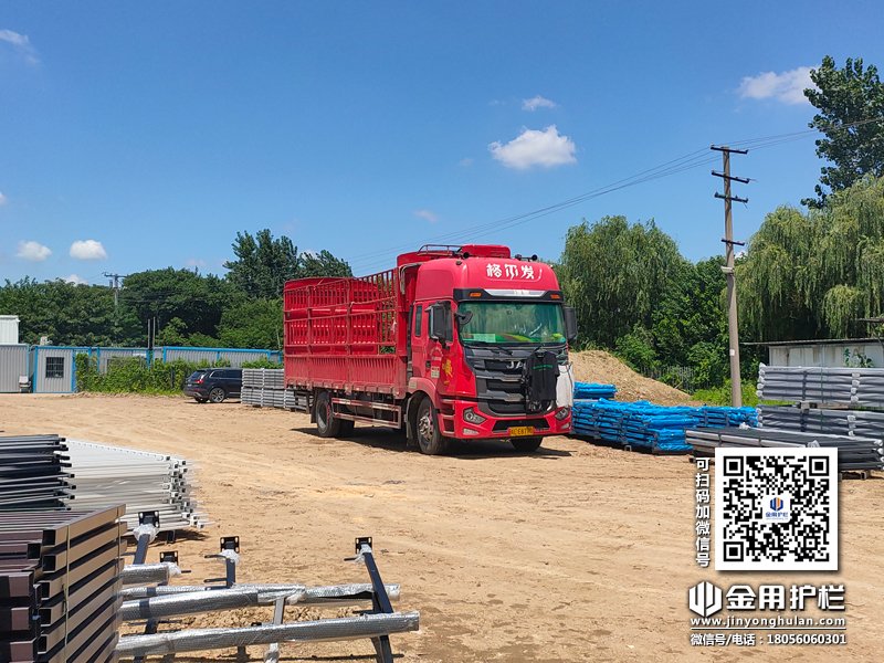 2023年7月28日鋁合金百葉窗裝車發(fā)貨！