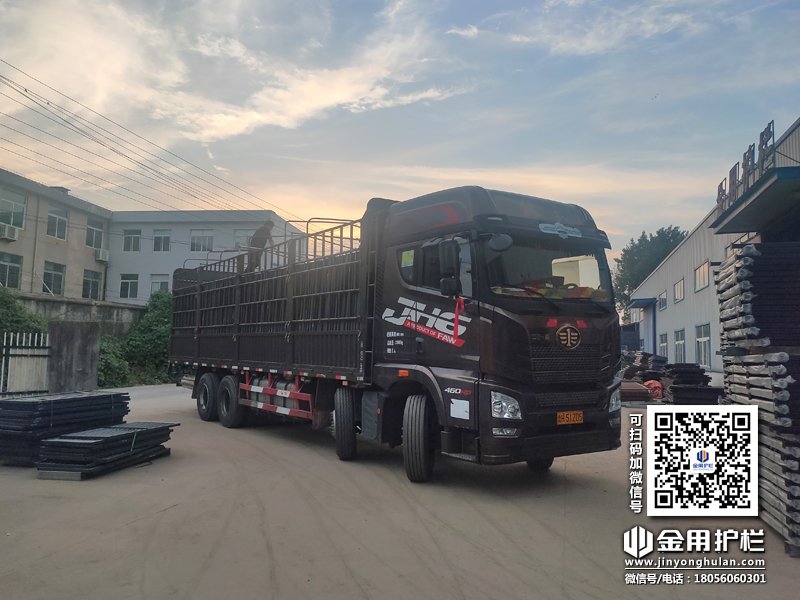 2023年8月15日鋅鋼百葉窗裝車發(fā)貨！