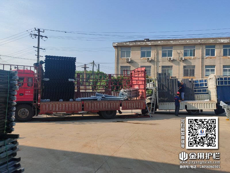 2023年9月7日鋅鋼百葉窗裝車發貨！