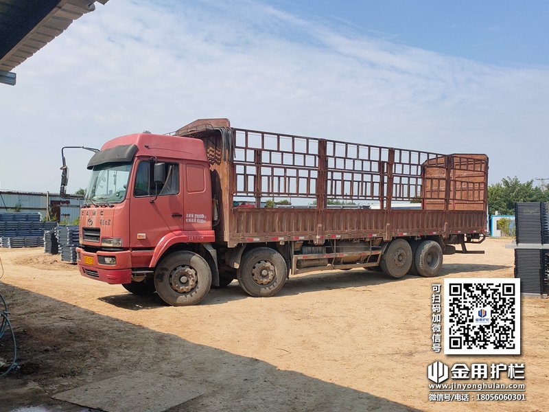 2023年9月18日鋅鋼飄窗欄桿裝車發貨！