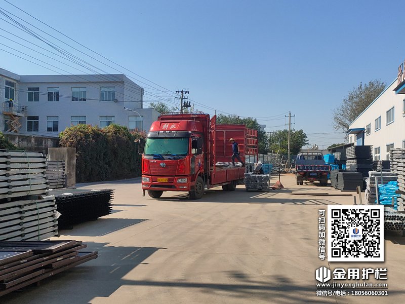 2023年11月4日鋅鋼組裝護欄裝車發(fā)貨！