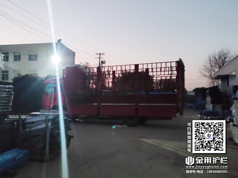 2023年11月27日鋅鋼圍墻護(hù)欄裝車發(fā)貨！