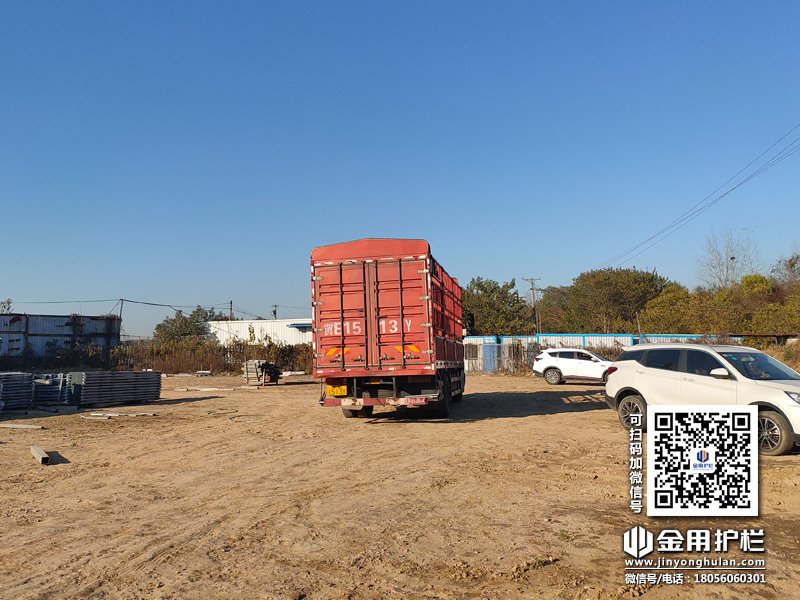 2023年11月28日鋅鋼百葉窗裝車發(fā)貨！