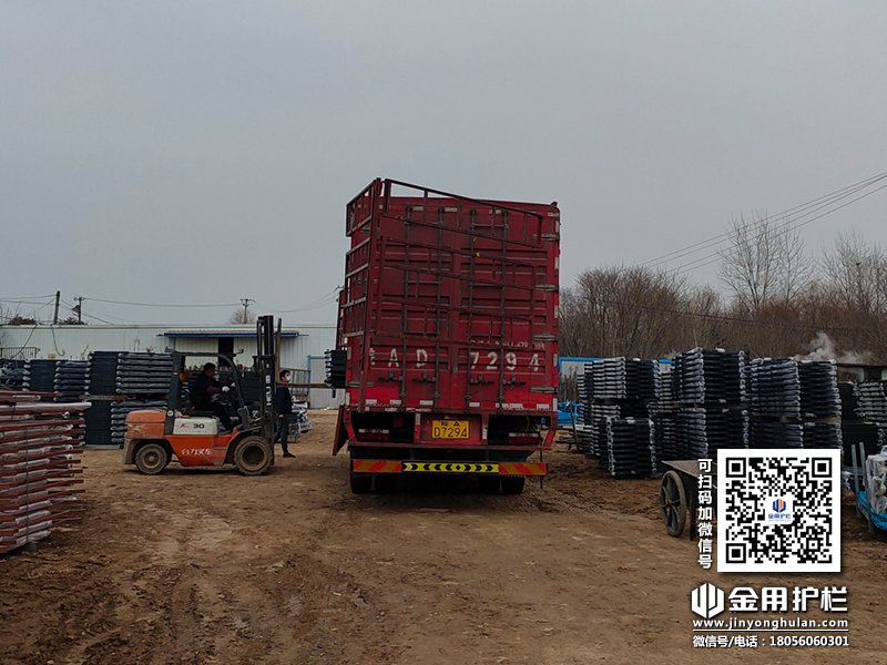 2024年1月8日鋅鋼樓梯欄桿裝車發貨！