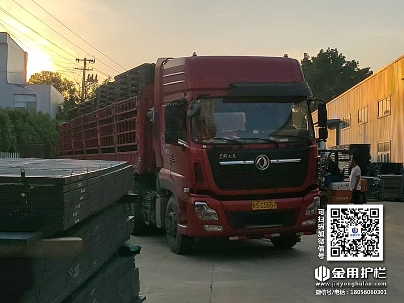 2024年5月29日鋅鋼百葉窗裝車發貨！