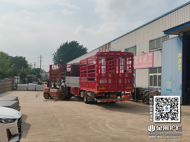 2024年7月2日鋁合金百葉窗裝車發(fā)貨！