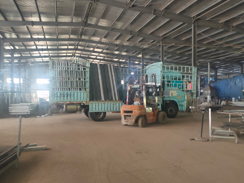 2024年9月3日鋁合金百葉窗裝車發(fā)貨! 2024年9月3日鋁合金百葉窗裝車發(fā)貨!