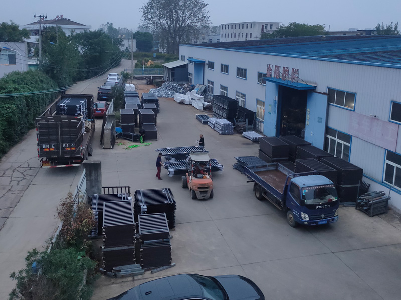 2024年10月17日鋅鋼圍墻護(hù)欄裝車發(fā)貨！