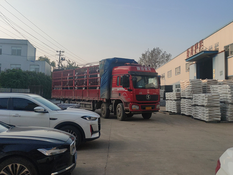 2024年10月30日鋅鋼圍墻護欄裝車發貨! 2024年10月30日鋅鋼圍墻護欄裝車發貨!