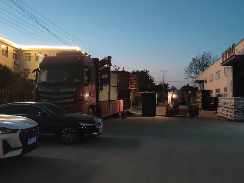 2024年11月9日鋅鋼圍欄裝車發貨! 2024年11月9日鋅鋼圍欄裝車發貨!