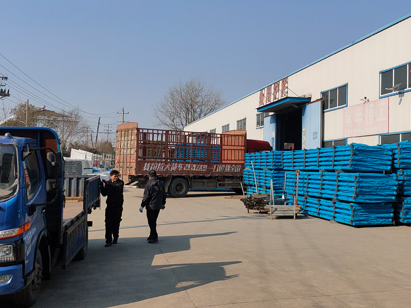 2024年12月18日鋅鋼百葉窗裝車發貨！