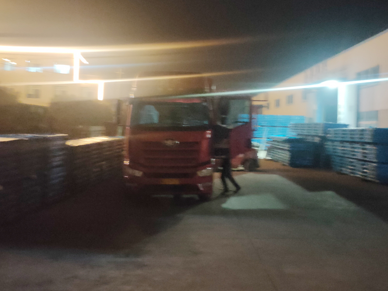 2024年12月20日鋅鋼百葉窗裝車發貨! 2024年12月20日鋅鋼百葉窗裝車發貨!