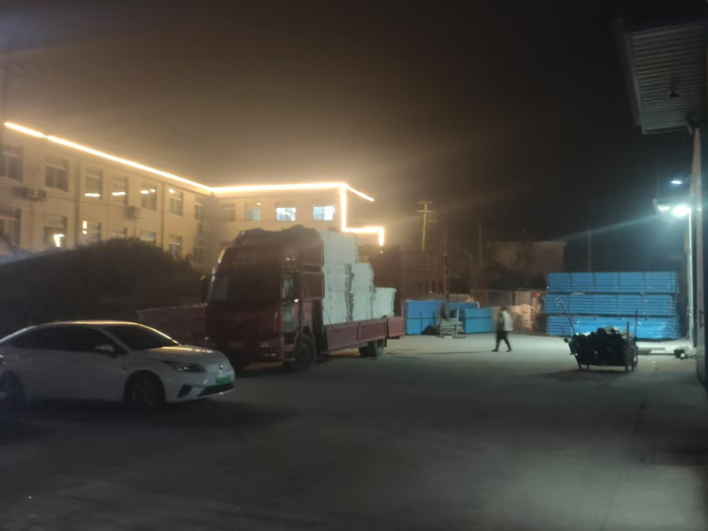 2025年1月6日鋅鋼護(hù)窗欄桿裝車(chē)發(fā)貨！