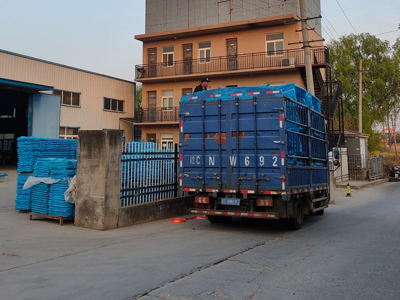 2025年4月2日鋅鋼空調(diào)欄桿裝車發(fā)貨！