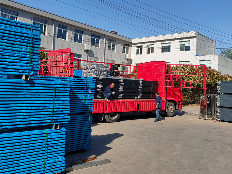 2025年4月15日鋅鋼圍墻護(hù)欄裝車發(fā)貨! 2025年4月15日鋅鋼圍墻護(hù)欄裝車發(fā)貨!