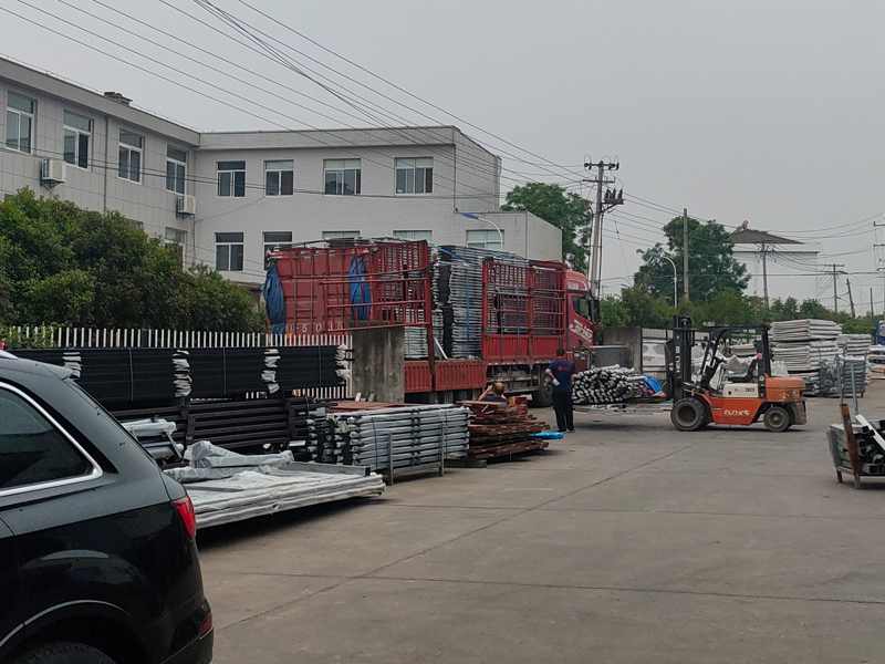 2025年5月22日鋅鋼連廊欄桿裝車發貨！