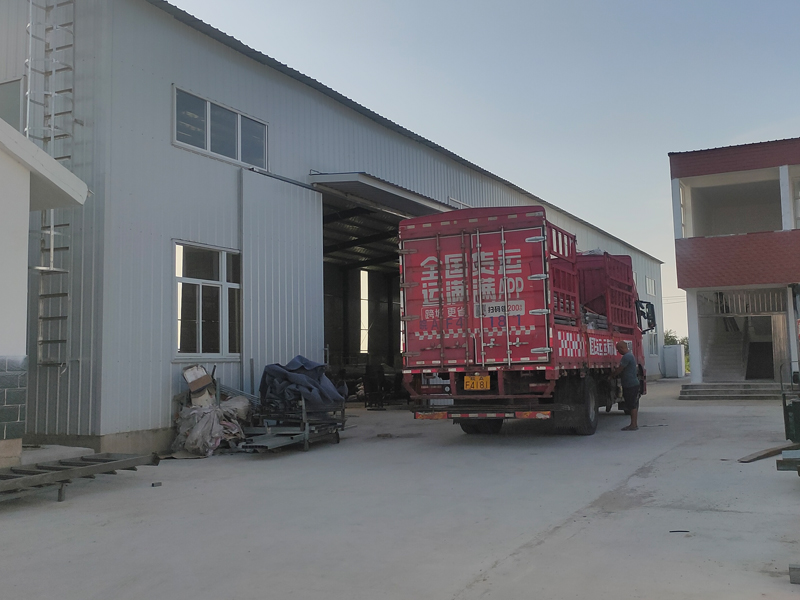 2025年6月19日鋅鋼陽臺欄桿裝車發(fā)貨! 2025年6月19日鋅鋼陽臺欄桿裝車發(fā)貨!