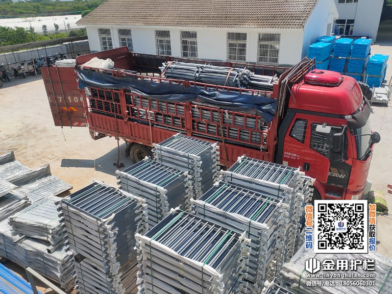 2025年7月3日鋅鋼飄窗欄桿裝車發貨！