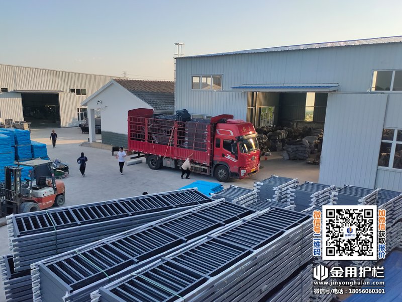2025年7月23日鋁合金陽臺護欄裝車發貨！