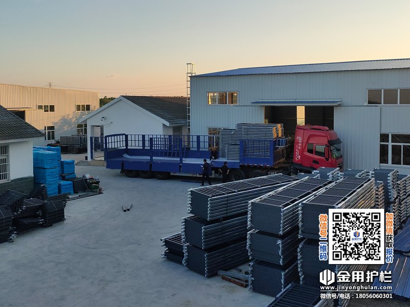 2025年7月24日鋅鋼護窗欄桿裝車發貨！