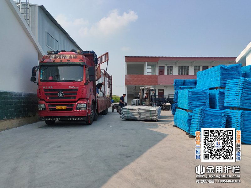 2025年8月5日鋅鋼陽臺護欄裝車發貨! 2025年8月5日鋅鋼陽臺護欄裝車發貨!